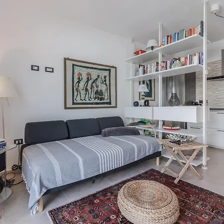 Modern With Private Parking! *