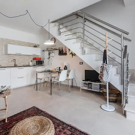 Modern With Private Parking! Pula