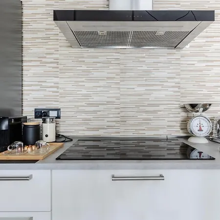Apartmán Guesthost - Modern With Private Parking! Pula