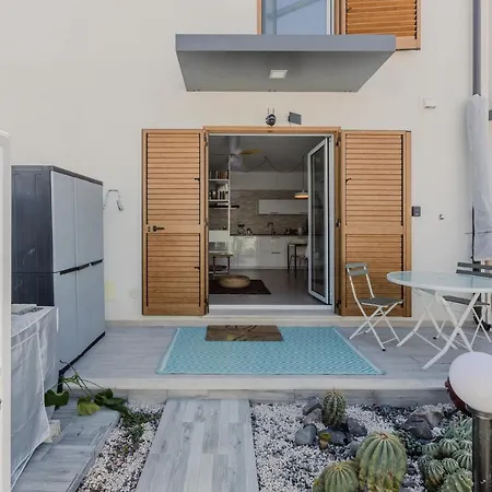 Modern With Private Parking! *