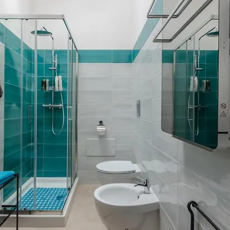 Modern With Private Parking! Apartment