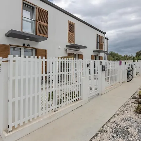 Appartement Modern With Private Parking! Pula